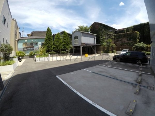 FIVETWO(駐車場)