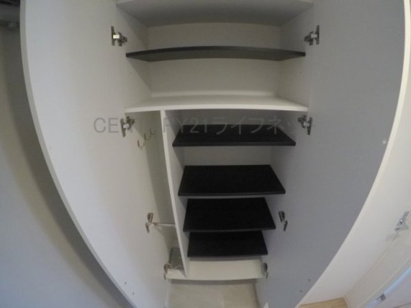 セレニテ新大阪プリエ(玄関)