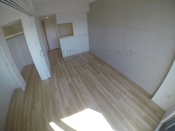 セレニテ新大阪プリエ(リビング)