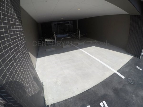 セレニテ新大阪プリエ(駐車場)