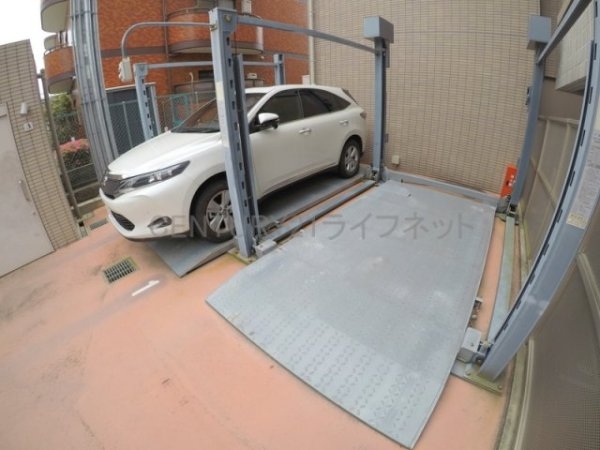 サークルコート緑地(駐車場)
