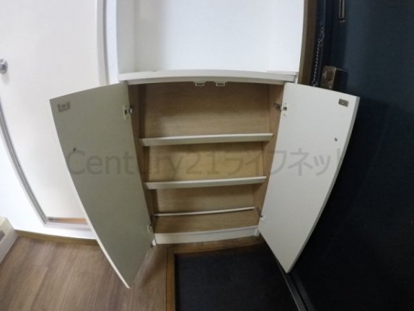 三恵十三東ハイツ(玄関)