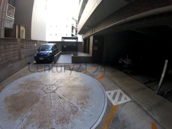 リーガル西天満(駐車場)