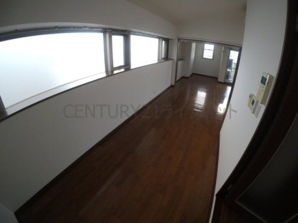 サンレムート江坂イースト(リビング)