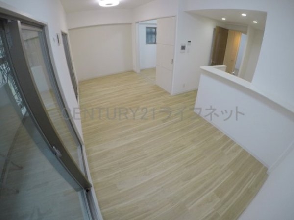 吹田市江坂町1丁目のマンション(リビング)