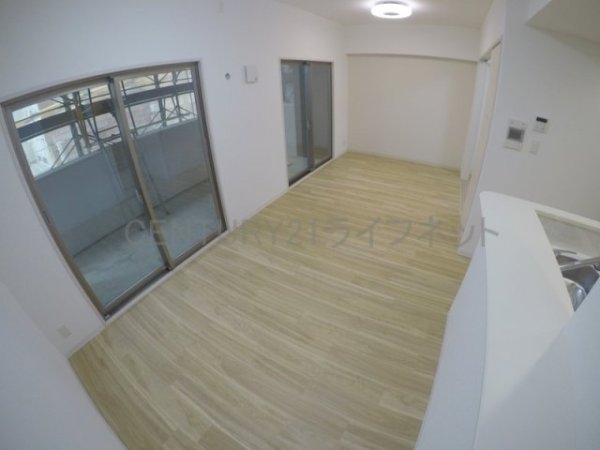 吹田市江坂町1丁目のマンション(リビング)
