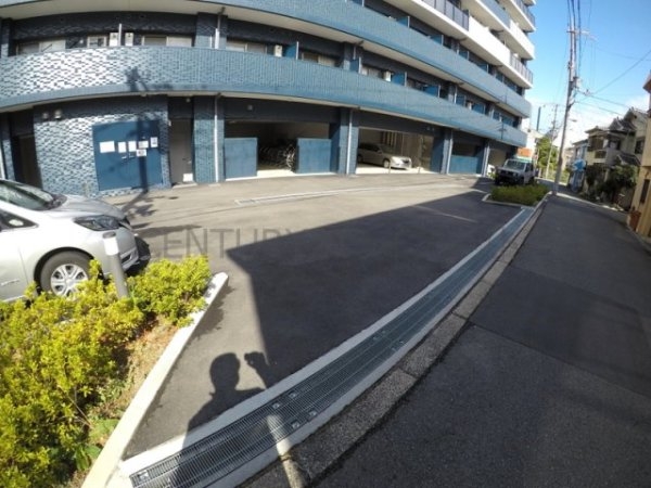 プレサンス新大阪イオリア(駐車場)