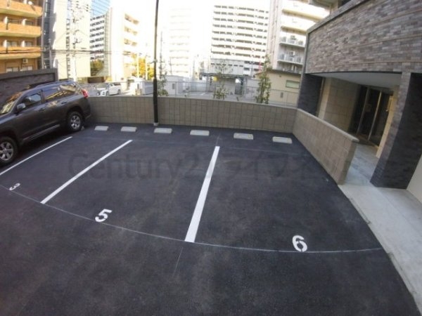 ブルフォルトゥーナ扇町(駐車場)