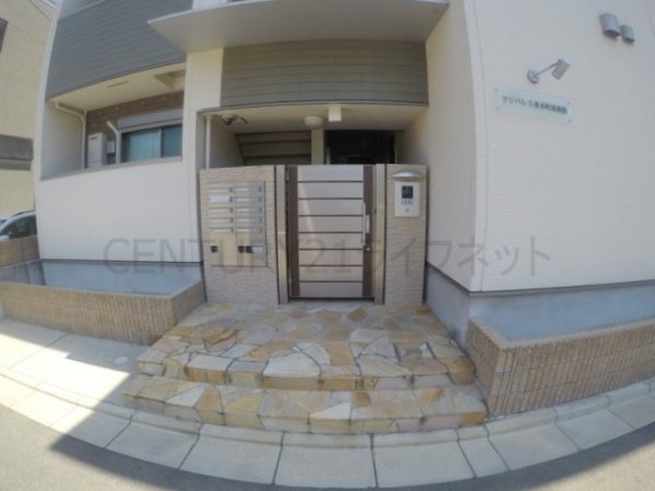 吹田市垂水町1丁目のアパート(エントランス)