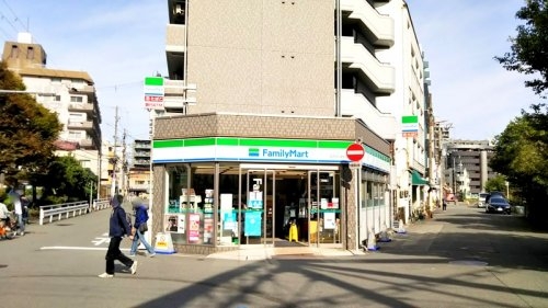 エスリード梅田グレイス(ファミリーマート阪急中津駅前店)