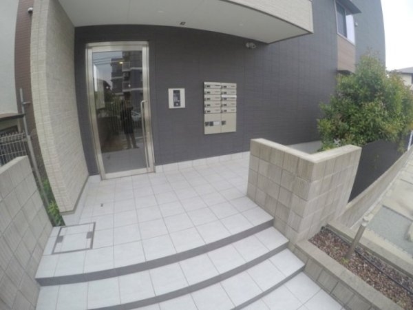 フレール緑地公園アネックス(エントランス)