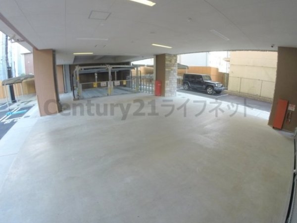 スプランディッド新大阪キャトル(駐車場)