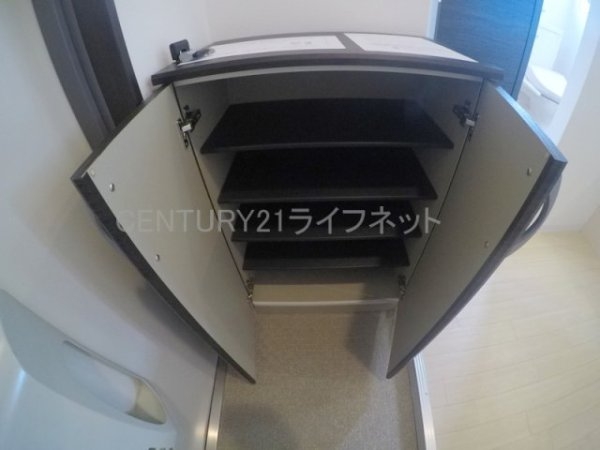 ラ・ヴィ江坂イースト(玄関)