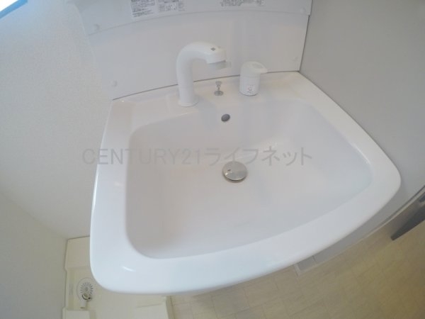 ラ・ヴィ江坂イースト(洗面台・洗面所)