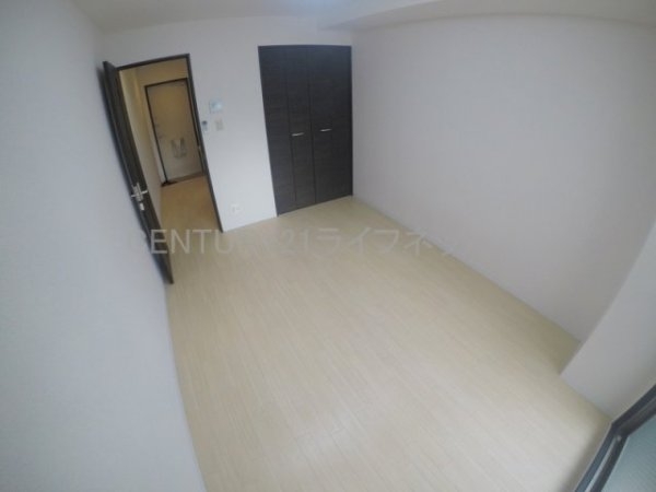 ラ・ヴィ江坂イースト