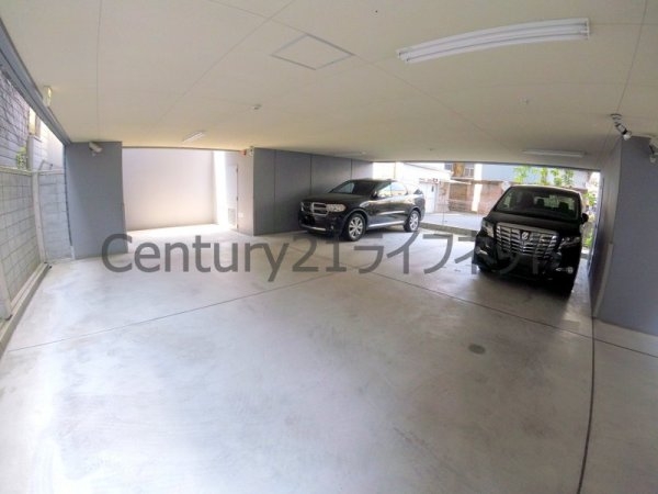 ジェルメ(駐車場)