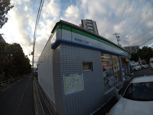 ライブガーデン江坂9(ファミリーマート南吹田五丁目店)