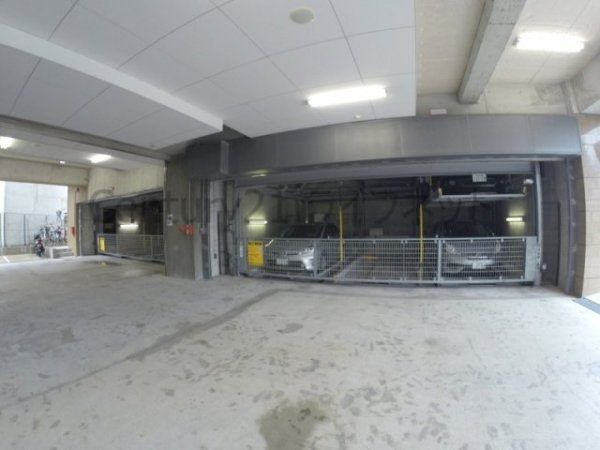 セレニテ新大阪2番館(駐車場)