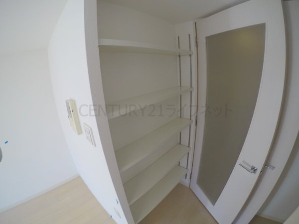 セレニテ新大阪2番館(収納)