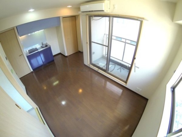 コンフォール南森町(リビング)