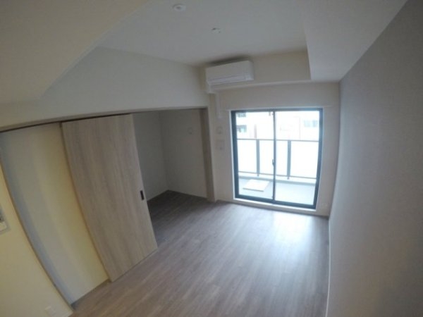 コンフォリアリヴ南森町2(リビング)