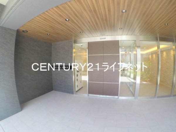 Alivis北梅田(エントランス)