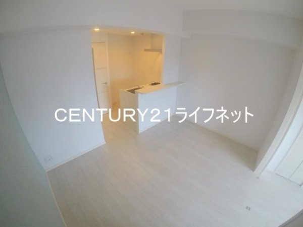 Alivis北梅田(リビング)