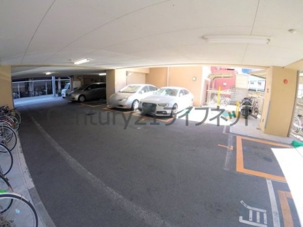 プラディオ天満セレニテ(駐車場)