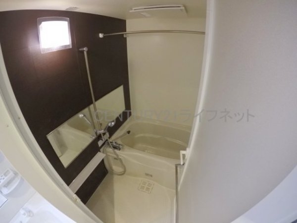 エムディアイジェイ江坂コート