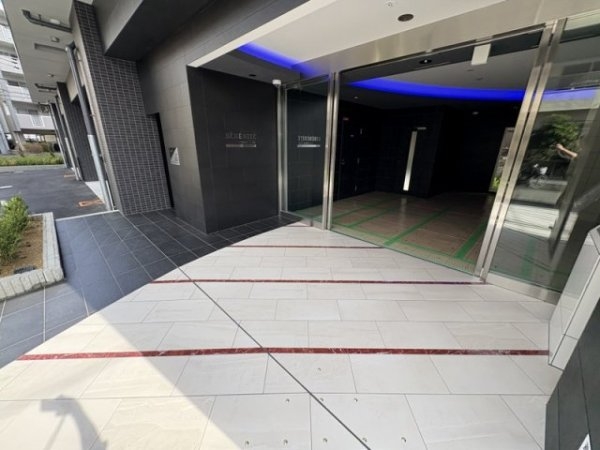 セレニテ江坂エクラ