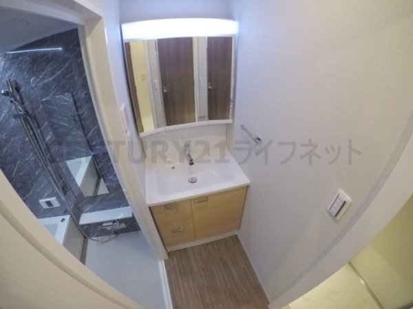 ミッドコート東三国