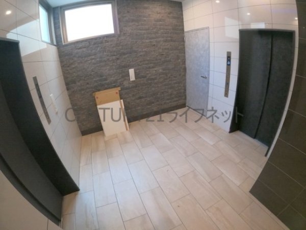 セレニテ江坂グランデ