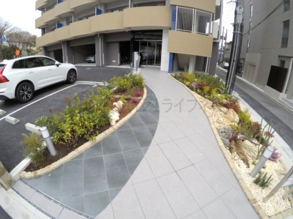 プレサンス江坂ベルフィーヌ