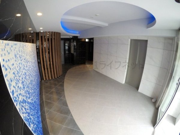 プレサンス江坂ベルフィーヌ