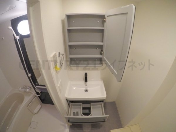 プレサンス江坂ベルフィーヌ