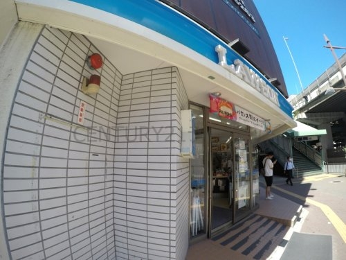 エスレジデンス江坂リーブル(ローソン江坂駅南口店)