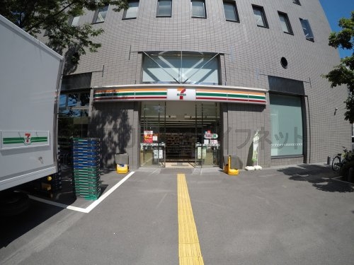 ドゥーエ江坂2(セブンイレブン江坂公園前店)