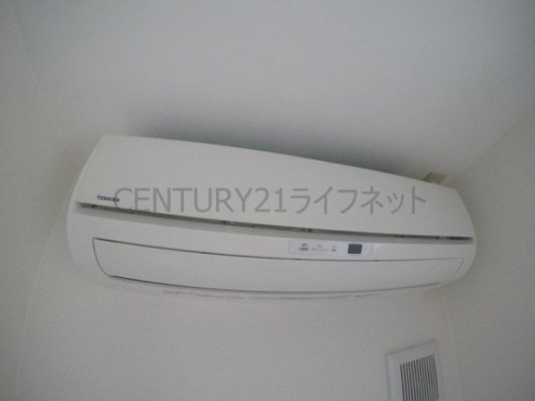 ラ・ヴィ江坂イースト