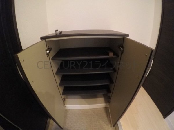 ラ・ヴィ江坂イースト