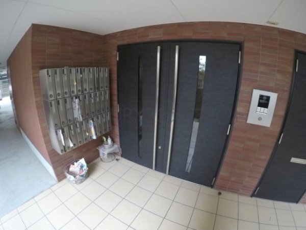 ラ・ヴィ江坂イースト