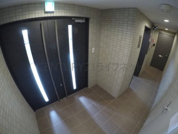 ラ・ヴィ江坂イースト