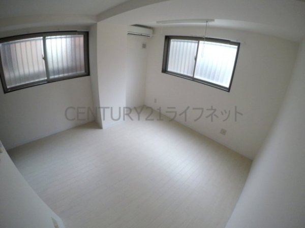 ラ・ヴィ江坂イースト