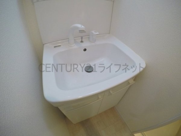 ラ・ヴィ江坂イースト