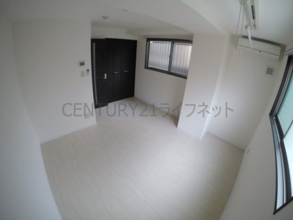 ラ・ヴィ江坂イースト