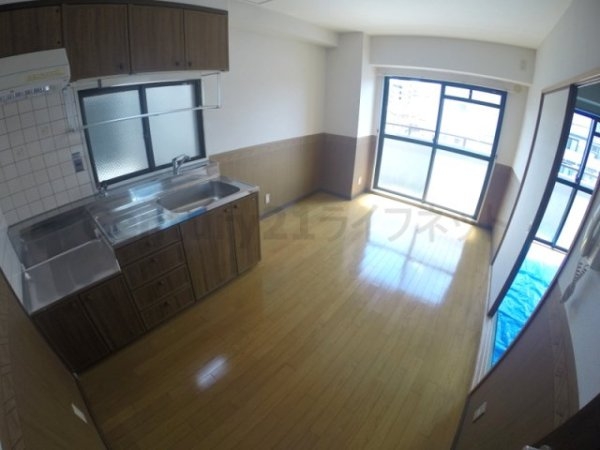 ドムール三国2番館