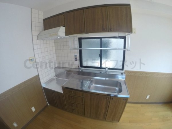 ドムール三国2番館