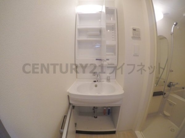 プレサンス大阪三国ネオス