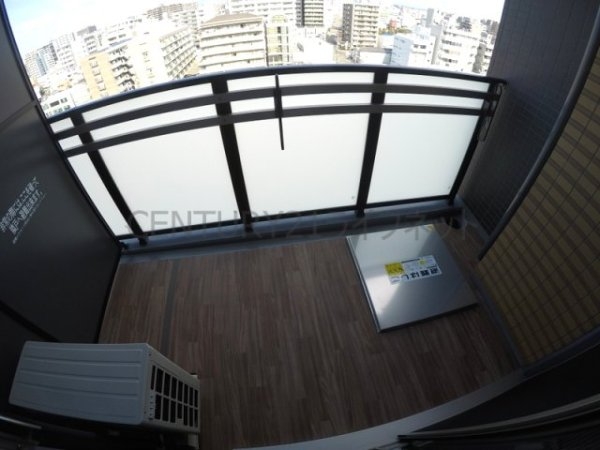 プレサンス江坂クォーレ