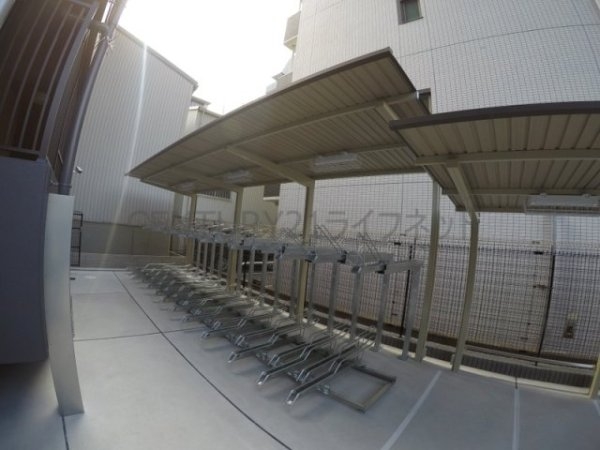 プレサンス江坂クォーレ