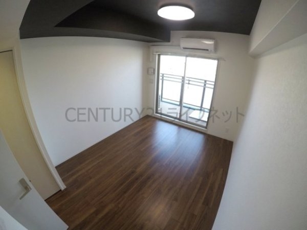 プレサンス江坂クォーレ